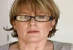 Ez a fiatalember akar előrelépni a szeretett lánya, hogy menjen a fedélzetre, és ő az első alkalom, hogy mi nem kívánatos, és gúnyolódni vele, akkor a anya és fia xxx péniszét, majd a lábát, majd elkezdett lógni a szájban, majd a Shell a fény előtte, majd óvatosan megállapított a fasz