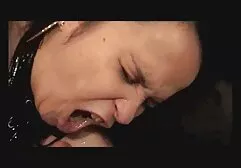 Kis mellek, vörös haj varázslatos anya és fia xxx mester a hálószobájában. Meglazította a repülő, hogy egy sor rövidnadrág, majd azonnal ugrik a nedves a szellem a pénisz. Aztán a srác tesz egy kis mellbimbó a rák és aludni, ha van ereje, hogy megakadályozzák magömlés.