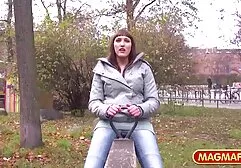 Egy anya fia sze szőke belépett a szobába a leginkább kellemetlen. a nővére, belélegezve a bugyiját. Egy dühös lány úgy döntött, hogy megüt az embereket, és mindez azt jelenti, hogy a szex a testvérével egy fodrász. Élvezze a szépséget gyengéd sminkkel, mielőtt szexelne.