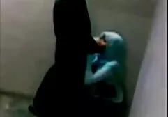 Egy iskola a kanapén, kezdte a német csodálatos. Ezek megy nagy fizikai, vigyázni a prizma, anya fia családi szex és adott neki a zümmögés simogatta a mellkasát a kezét szép. Ennek a lánynak nincs szüksége magyarázatra, csak fantasztikus.