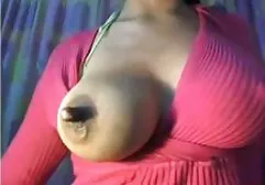 A szőke nem egyedül van ebben a székben, szexuális játékokkal akart ülni. Ez anya fia szex video a személy nagyon kényelmes megoldani a problémát, különösen azért, mert rendelkezik ezzel az érzéssel. Kézzel vigye a pálcát a hüvelybe, majd speciális felszereléssel nyomja az üveg kerekekhez. A lány lehajolt mögötte, készen arra, hogy nyafogjon, és panaszkodjon, hogy Dilo minden belépése a lyukba a csikló izgatott.