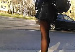 Beszélt valakivel a telefonon, amikor hirtelen elkezdett szétesni, egész idő alatt cigarettázott. Ezért úgy döntött, hogy megbünteti őt, és anya fia sex ingyen arra kényszerítette, hogy tegye meg a mély törekvéseit. Engedelmeskedik neked, mert azt hitte, hogy elmenekül. De az is jó, miután egy édes nyelv, tedd a rák és a szex minden tojását kicsi, keskeny rés.