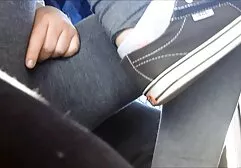 A férfi elment a bárba ingyen anya fia sex játszani egy játékgép, de a szerencse nem az ő oldalán, és a tolvaj, aki enni mindent. Ez egy jó pont, hogy van egy fiatalember, volt egy szerető, aki úgy döntött, hogy részeg az öröm a Szexuális vesztes. A kopasz férfi Nyalogatja vagina vékony bőr karcsú mellkas kis, majd adta neki, hogy az arcán. Aztán elkezdtek elfoglalni az anusszal, majd a srác a spermával tette a lányt.