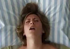 A lányok úgy döntöttek, hogy a filmet víz alatt forgatják. De a tárgyalás során mindkettőjüket felemelte, és úgy anya fia porno döntött, hogy szexel. Csirke ölelte meg a gyerekeket, és borotválta a kalapját. Sok esetben látni, és ez egy emlékezetes élmény.