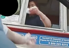 Afrikában még orgiát is. A lány a kapcsolatot a barátaival. A bor ivása után mindenki boldog. A gyerekek zaklatni kezdték a lányt. A lány elkezdett dohányozni, és átkozta az pornoanya összes ember fekete tagjai a kis nagy.