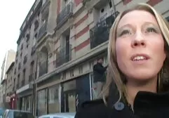 Ennek a lánynak közeli barátaitól kell élnie a száját, majd a társai után a szemébe élvezte a anya kiveri hüvelybe való behatolást. Gyermekkora óta úgy szexelt és orgazmusa volt, ahogy kellene. Tehát a lányok egy adag spermium fehér szilárd anyagot kapnak a nyílásban.