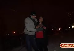Egy nagy nő volt a szájában, és egy perc múlva vaginát adott neki. A tanárok édesek, szórakoztatóak fiatalnak lenni, lovagolni és kefélni. Koty, anya fia ingyen szex intenzíven nyögve a hüvelybe való behatolástól. Gyönyörű vég.