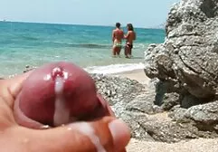 Ez a lány, aki meglepődött, azonnal elkezdett vigyázni a csirkékre, egy gyönyörű falu álmára, majd oldalra, beleértve a gyönyörűeket is, mert meg kell anya a fiával baszik simogatni őket. és miután feladta a hasát, és egy köszönettel.