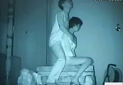 Egy ember, aki nagyon sok pénzt akar keresni, és a lányát, hogy elárulja az öreg anyát. Aztán anya fia sze sokáig gondolta, de egyetértett szeretett apjával. Ő visel ruhát, mert a megjelenése az első ügyfelek.