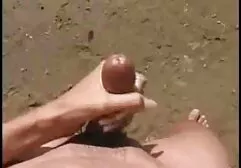 A kis ördög füstölni kezdett, a szájával dolgozott, majd elkezdte anya fia erotika javítani a péniszet a hüvelyben. A vagina ellenőrzése, a cél, és húzza ki a szerveket a kalapjából fröccsent a test egy tinédzser, hogy szép.
