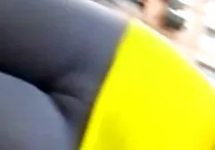 Amikor egy szőke várta az embert, elkezdett boldog lenni magával, hogyan kell maszturbálni. De a Jósnőnek sok érdekes terve van. Elképzelt egy fiút! Fokozatosan a program megvalósításának lovagjai. Először a barátja eldobta a nyelvét, majd a hüvely és a végbélnyílás anya és fia dugnak kitöltésével egyidejűleg fújt.