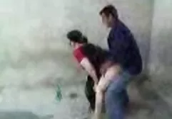 A riasztó megmutatja a gyerekeknek a kakasát és elalszik. Aztán, kislány, mert a munkája zajlik, és a sex anya fia szépsége, kínál vonzó, amely lehet a haj a technikusok nem tudja ellenőrizni közvetlenül a kurvák szája, fiatal, szép, az ő kérésére .