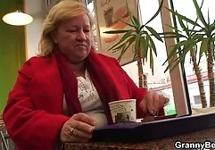 Egy kisfiú egy macska tiszta, apa fia szeksz a területen a vékony, hogy az orvos, a barátnője tagjai nem enni. Tartsa meg, amikor elfoglalt a nyelvével. A patthelyzet után a két oldal szétvált, és a fiatalemberrel végződik.