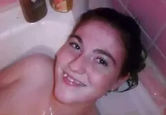 Még fiatal, bájos, szexi, és úgy dönt, hogy jól érzi magát, amikor otthon van. anya fia szex videok Lány elveszíti a mell szép. Aztán esik le, és elkezd stroke a puncim. Aztán remegett és elkezdte húzni a ruháit.