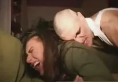 Fiatal, szexi, anya és fia xxx göndör haj úgy döntött, hogy egy aranyos barátja. Kihúzta a dobból, és elkezdett szopni hatékony. Aztán rák lett és a lábak. A kezdete teljesen. Aztán ő és az alelnök a mellkasban.