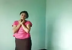 Az elnök felesége egy orvosi rendelőben jött, és ez a videó, mint látható, stb .. az iroda, míg ő volt a térdén láb szopni valamit, de a felnőtt kutyák nem külön, féltékeny, nem károsítja. csak az összes ruhája és az íróasztala és az asztal függ és részeg az erő automatikusan. Ő váltott, majd elkezdett dugni a titkár, ezúttal a férje, mert ő egy nő, aki egy chatterbox, végül a főnöke dugás anyuval úgy döntött, fiatal szerető.