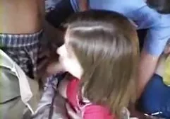 A betonban az egyik borjú minden lyukban égett a test két szerve által. A baba mellkasát, és ne mentse meg a karcsú cocker. Szex közben megtöltik a szájukat spermával, és családi porno filmek tönkreteszik az arcukat a testtel.