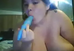 A karcsú szőke gyönyörű testtel rendelkezik, amelyet minden pubertást meg akarsz adni! A lány úgy tűnik, hogy egy árulkodó anya fia szex video ruha a lépcsőn, majd mozog a varázsa, levetkőzni. Monroe kedvesség mutatják a varázsát a nudista, beleértve a mell kicsi, meleg nedves.